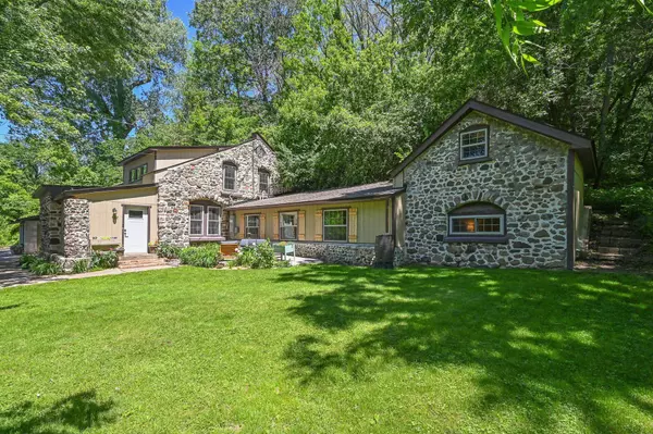 432 Point Douglas RD S, Saint Paul, MN 55119