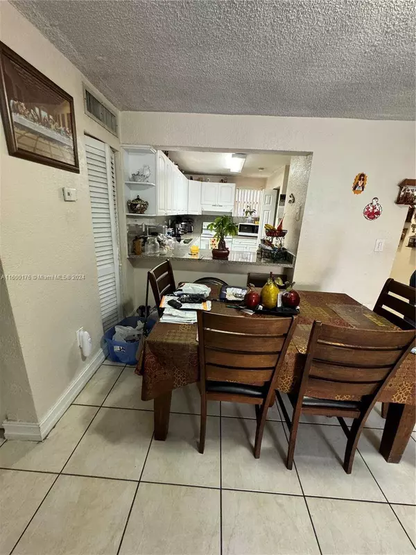 1950 W 56th St #2212D, Hialeah, FL 33012