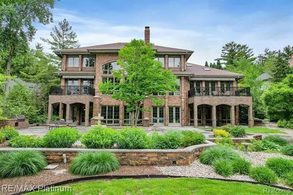 5502 Arbor Bay Drive, Brighton, MI 48116