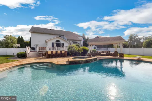 39 CASTLETON LA, Moorestown, NJ 08057