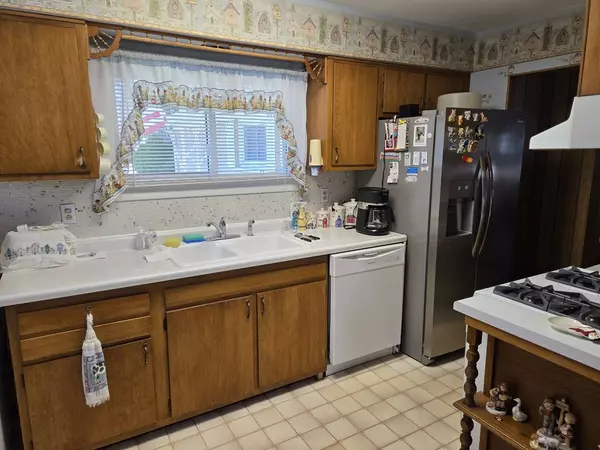 15211 Hamlin AVE, Midlothian, IL 60445