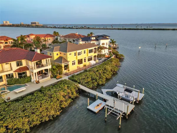 4104 CAUSEWAY VISTA DR, Tampa, FL 33615