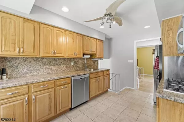 71 Rutgers Pl, Clifton City, NJ 07013