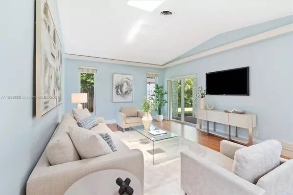 6201 SW 6th St, Plantation, FL 33317