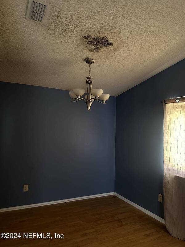 8355 KNOTTS LANDING DR E, Jacksonville, FL 32244