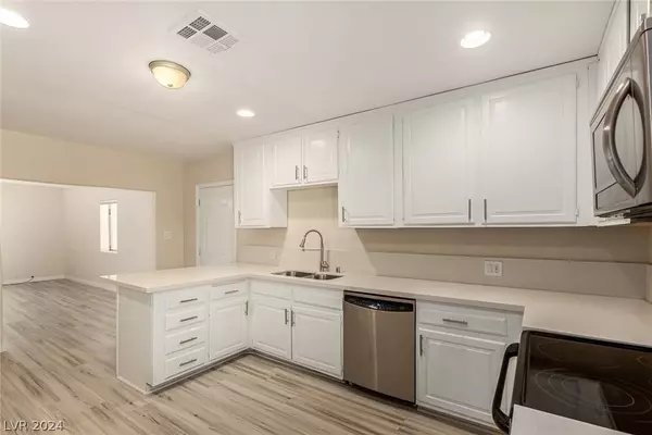 328 N 16th Street, Las Vegas, NV 89101