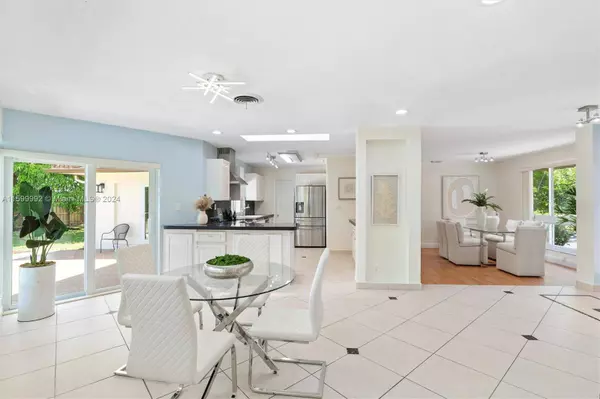 6201 SW 6th St, Plantation, FL 33317