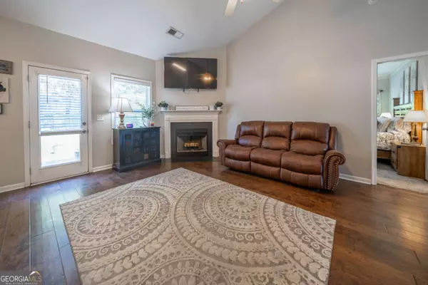 96 Mercer LN, Cartersville, GA 30120