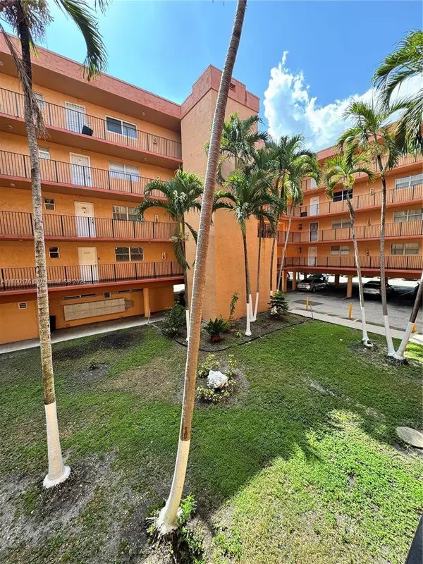 1950 W 56th St #2212D, Hialeah, FL 33012
