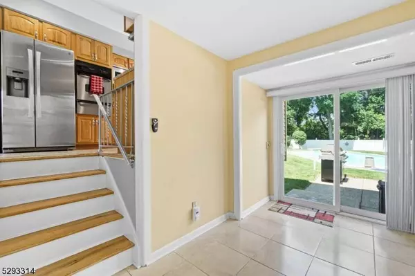 71 Rutgers Pl, Clifton City, NJ 07013