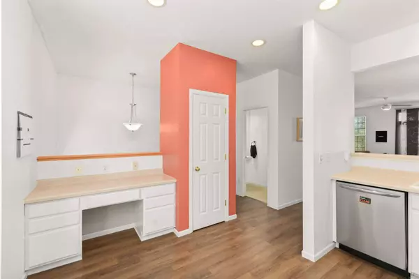 6748 158th ST W, Apple Valley, MN 55124