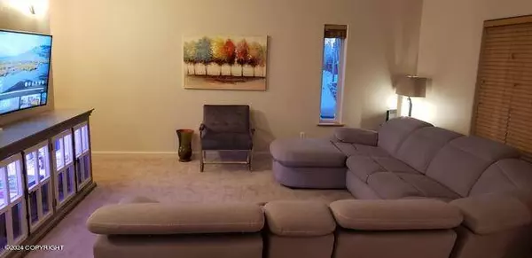 913 W 14th AVE, Anchorage, AK 99501