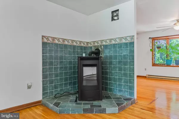 282 SQUIRRELWOOD CT, Effort, PA 18330