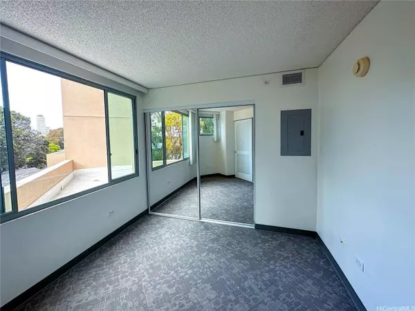 1314 Kalakaua Avenue #305, Honolulu, HI 96826