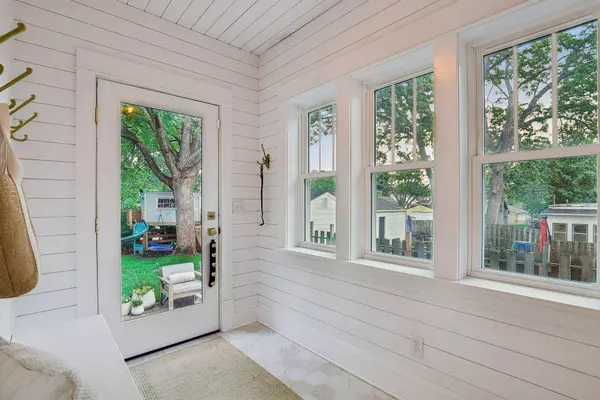 209 7th AVE N, Hopkins, MN 55343