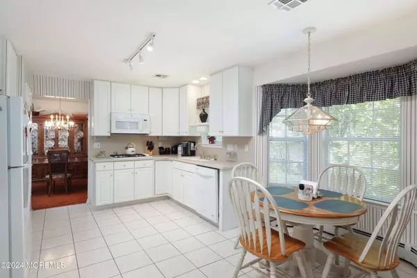 114 Skyline Drive, Lakewood, NJ 08701