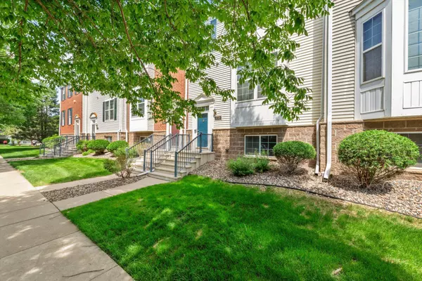 6748 158th ST W, Apple Valley, MN 55124