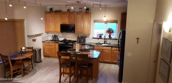 913 W 14th AVE, Anchorage, AK 99501