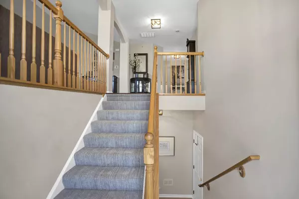 2637 Maple CIR #2637, West Dundee, IL 60118