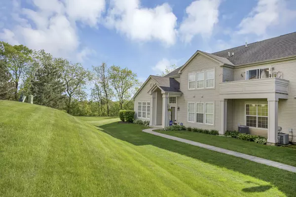 2637 Maple CIR #2637, West Dundee, IL 60118