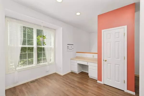 6748 158th ST W, Apple Valley, MN 55124