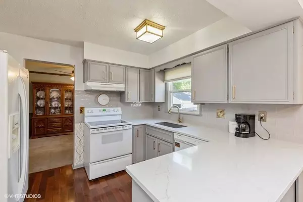 7607 Horton Avenue, Urbandale, IA 50322