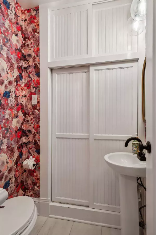 209 7th AVE N, Hopkins, MN 55343