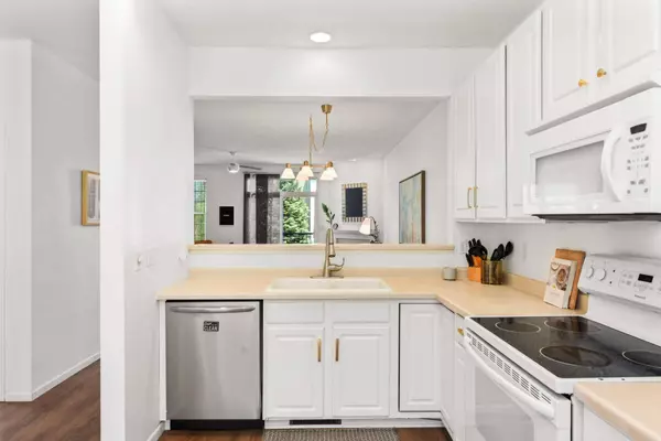 6748 158th ST W, Apple Valley, MN 55124