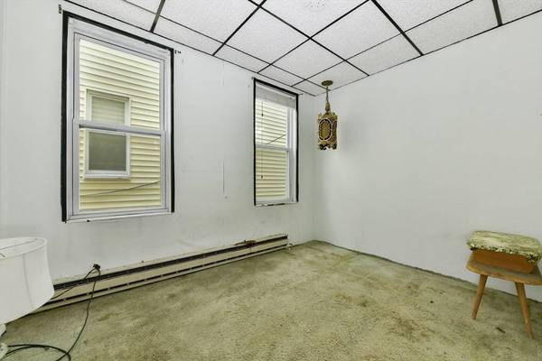 203 Chelsea St, Boston, MA 02128