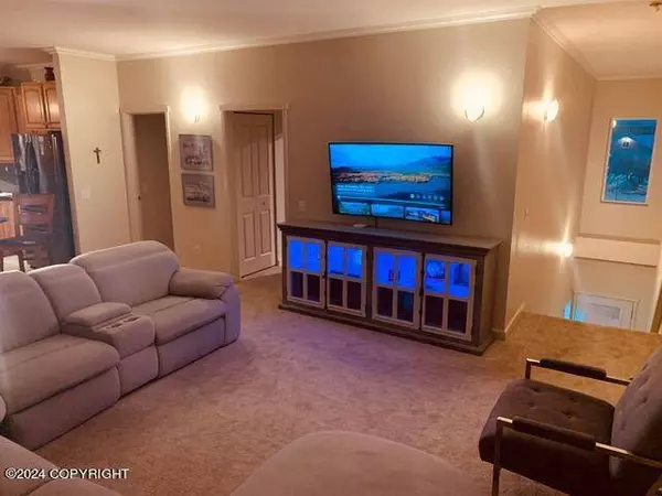 913 W 14th AVE, Anchorage, AK 99501