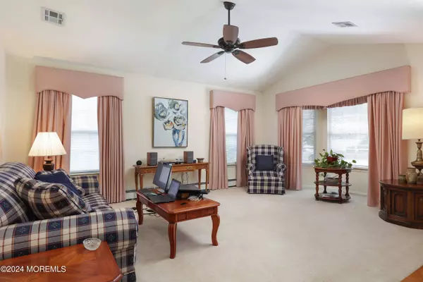 114 Skyline Drive, Lakewood, NJ 08701