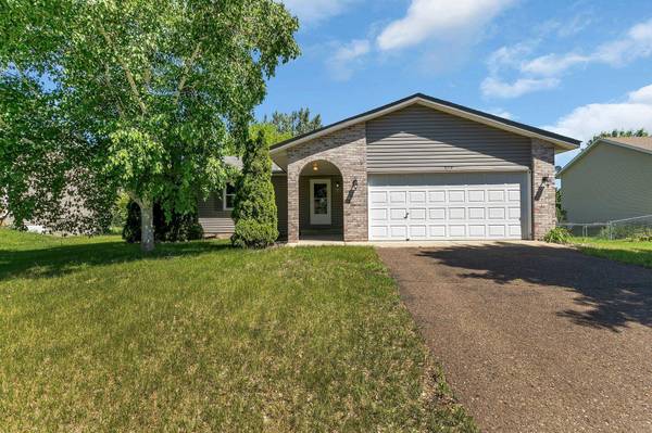 816 Dogwood ST SW, Isanti, MN 55040