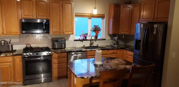 913 W 14th AVE, Anchorage, AK 99501