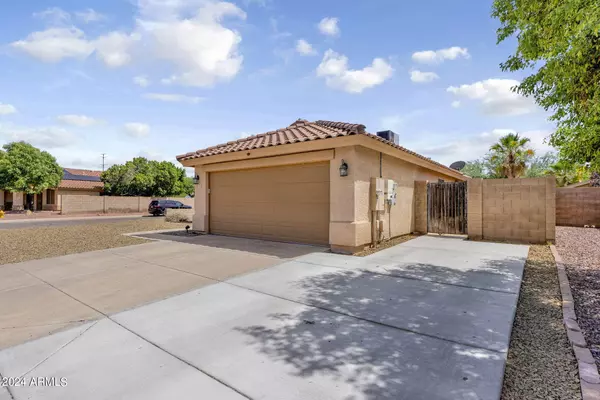 3525 W MARIPOSA GRANDE --, Glendale, AZ 85310