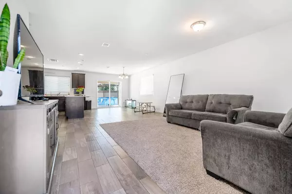 2133 N Highland Street, Visalia, CA 93291