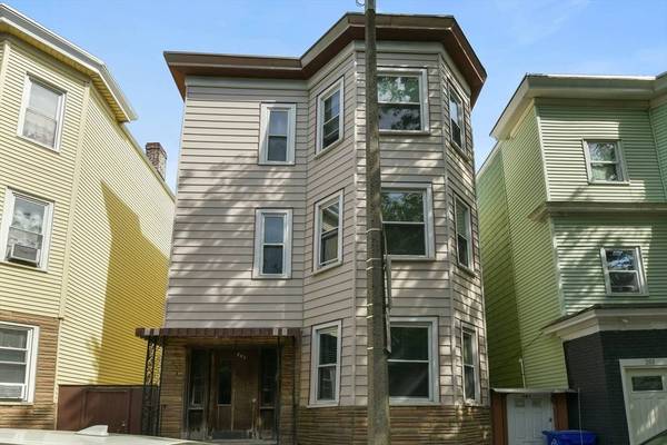 203 Chelsea St, Boston, MA 02128