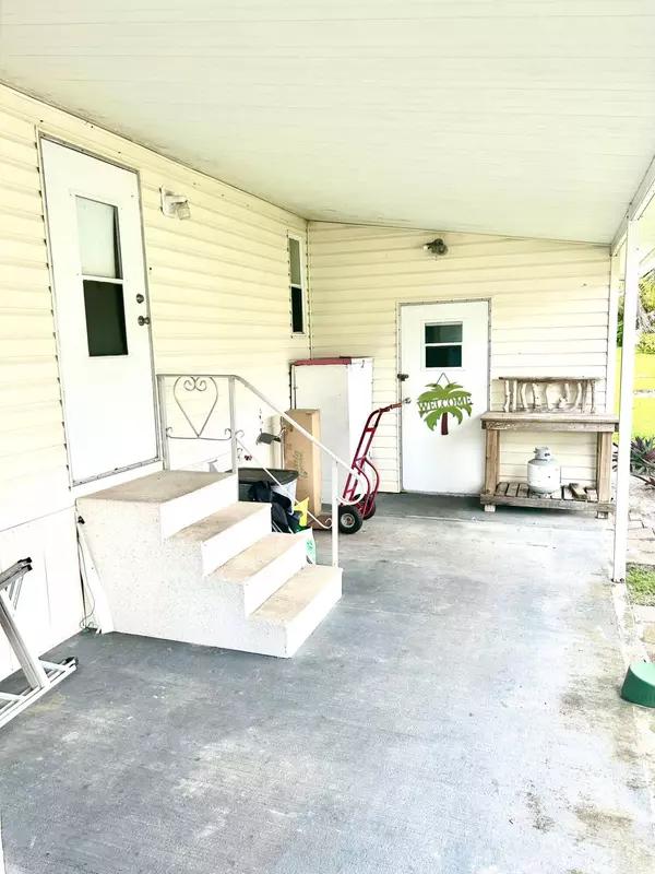 7370 SE Eagle AVE, Hobe Sound, FL 33455