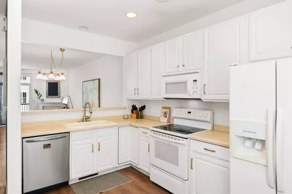 6748 158th ST W, Apple Valley, MN 55124