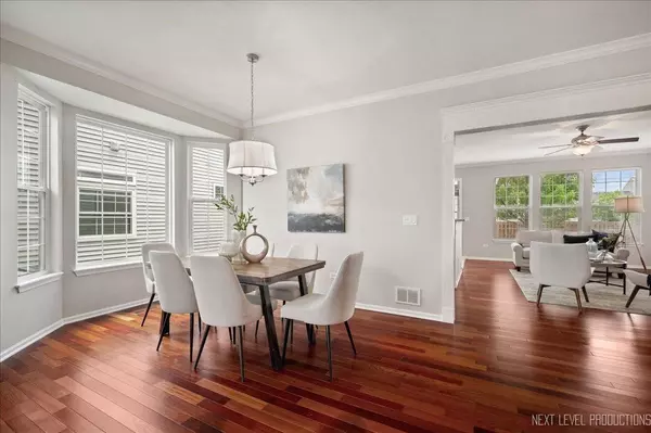 16601 SERENE LAKE Way, Crest Hill, IL 60403