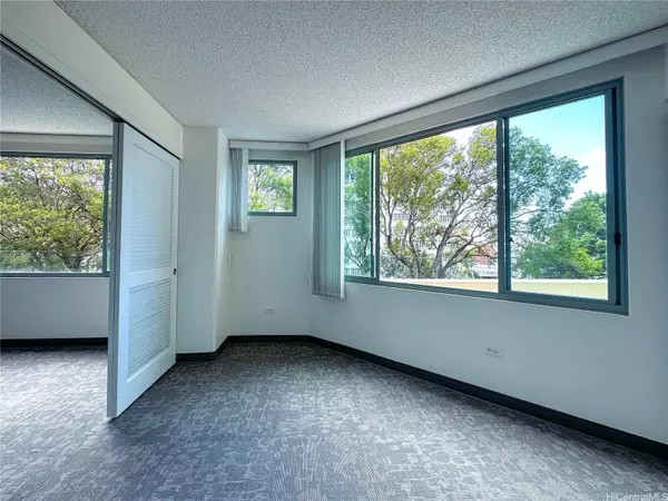 1314 Kalakaua Avenue #305, Honolulu, HI 96826