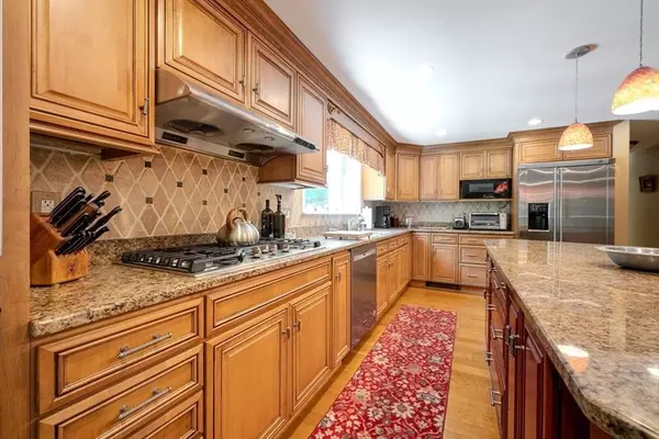 19 Marie Dr, Andover, MA 01810