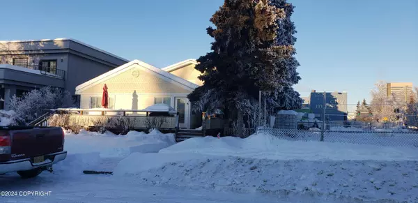 913 W 14th AVE, Anchorage, AK 99501