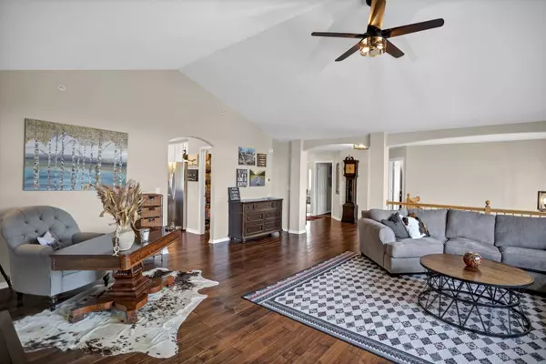 2637 Maple CIR #2637, West Dundee, IL 60118