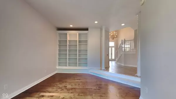 8826 Otter Cove CIR, Indianapolis, IN 46236