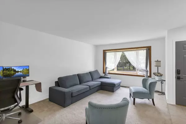 312 Exmoor DR, Streamwood, IL 60107