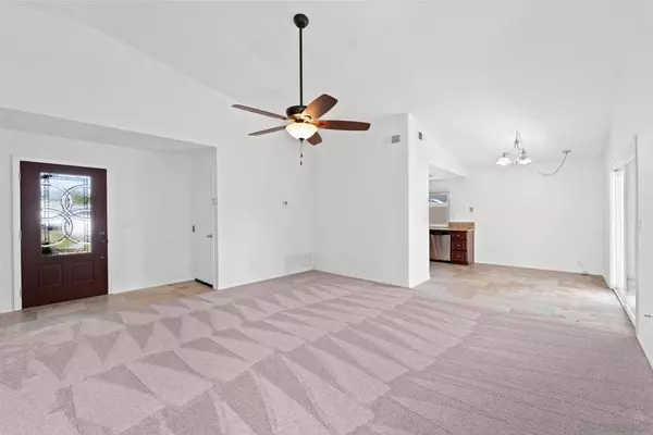 10174 W Glendon Cir, Santee, CA 92071