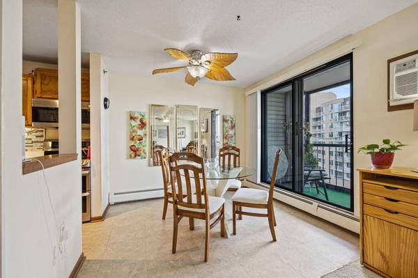 6500 Woodlake DR #504, Richfield, MN 55423