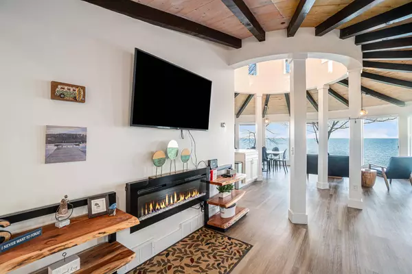 1190 Cherry Drive, South Haven, MI 49090