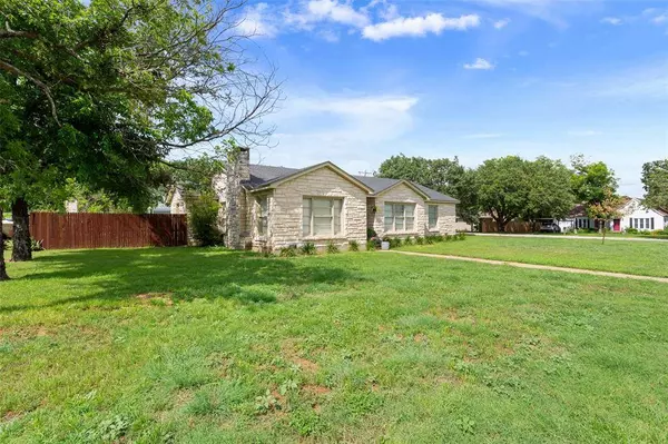 807 E Henry Street, Hamilton, TX 76531