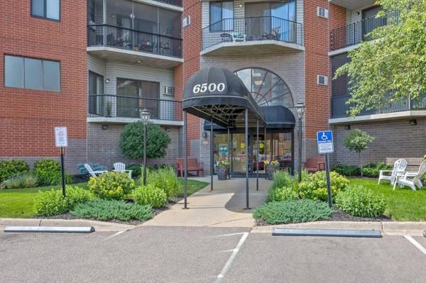 6500 Woodlake DR #504, Richfield, MN 55423